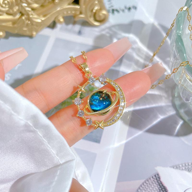 Copper Micro-inlaid Zircon Style Star Pendant Necklace Temperament Light Luxury Niche Design Sense.