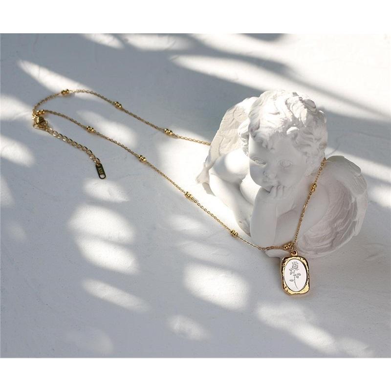 Titanium Steel Mirror Necklace For Women Vintage French Relief Magic Mirror Rose Flower Square Pendant Cloak Chain Sweater Chain Fashion Jewelry