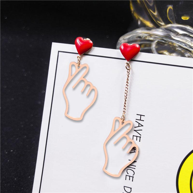 

Asymmetric Red Heart Dangle Earrings for Women Hollow Metal Hand Pendants Long Short Chain Unusual Earrings 2026 pendiente