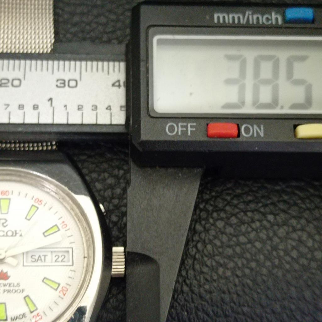 VINTAGE RICOH R31 AUTOMATIC JAPAN MENS WHITE COLOR DIAL WATCH A701947-5 R207-a701947