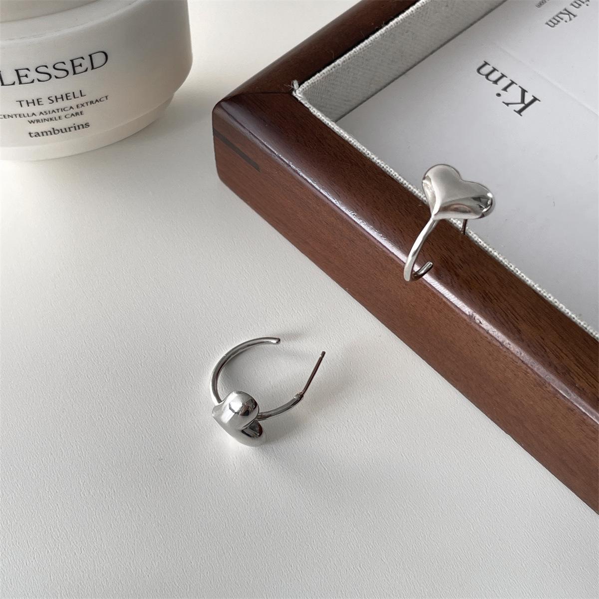 

Серьги Fat Love, маленькие свежие и милые серьги-гвоздики, серьги-иглы из серебра 925 пробы, женская мода, модная и универсальная, высококлассная индивидуальность 925 silver needles