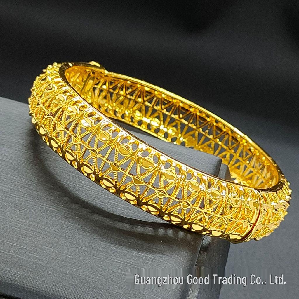 24k Gold Carved Buckle Bracelet: Fade-Resistant Women's Middle East Dubai Jewelry In Vietnamese Sand Gold