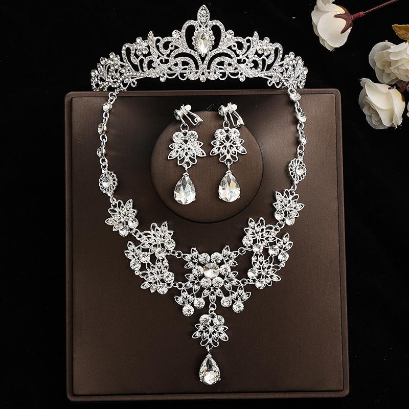 Ensemble Nuptial Féerique: Couronne, Collier & Boucles d'oreilles – Parfait pour un Mariage ou un Anniversaire