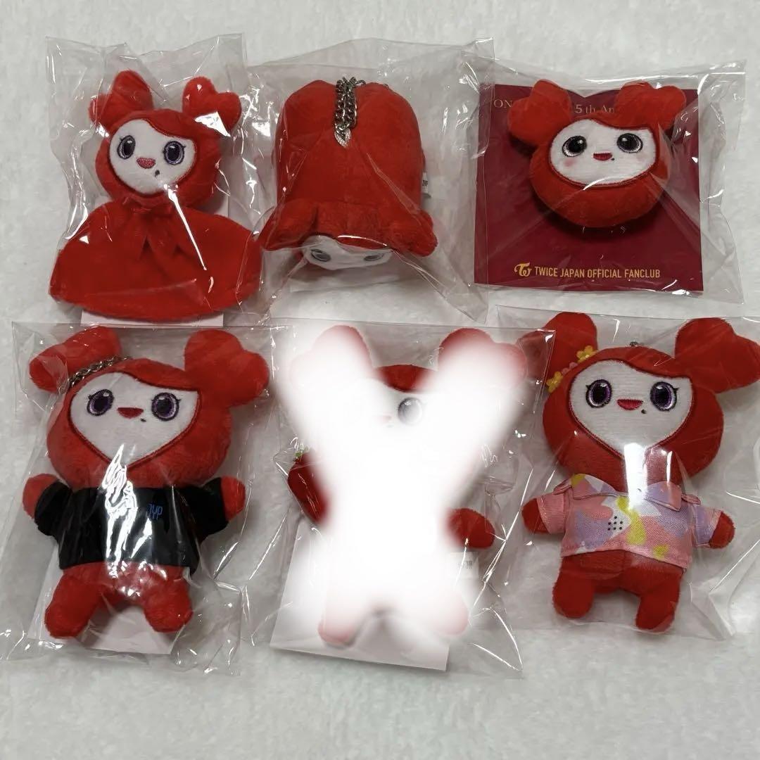 

[USED] TWICE Chaeyoung Chae-Blee Back Charm (Sold Separately)
