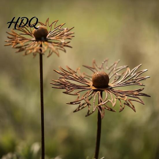 Weather-resistant Garden Stake Vintage Rustic Cornflower Metal Stake Weathered Iron Flower Sculpture with Hollow Nature-inspired Art Carving Outdoor