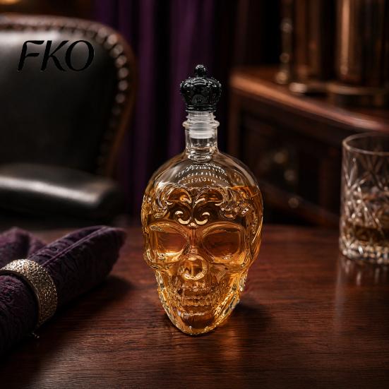 Whiskey Bottle with Stopper Skull Decanter, 500ml Gothic Glass Stopper, Halloween Spirit Dispenser for Home Bar, Creepy Liquor Decanter