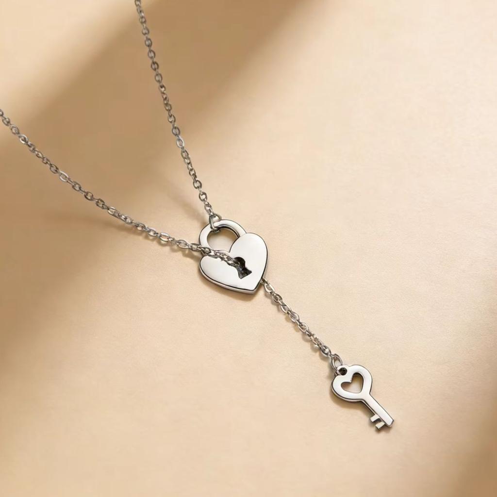 Simple Chain Stainless Steel Lock Necklace Clavicle Chain Heart Pendant Women Rock Padlock Goth Jewelry Party 2025 New Year Gift