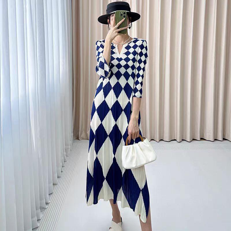 Women's Print Dress Spring Summer Diamond Print High-end Pleated Dress V-neck Long Dress