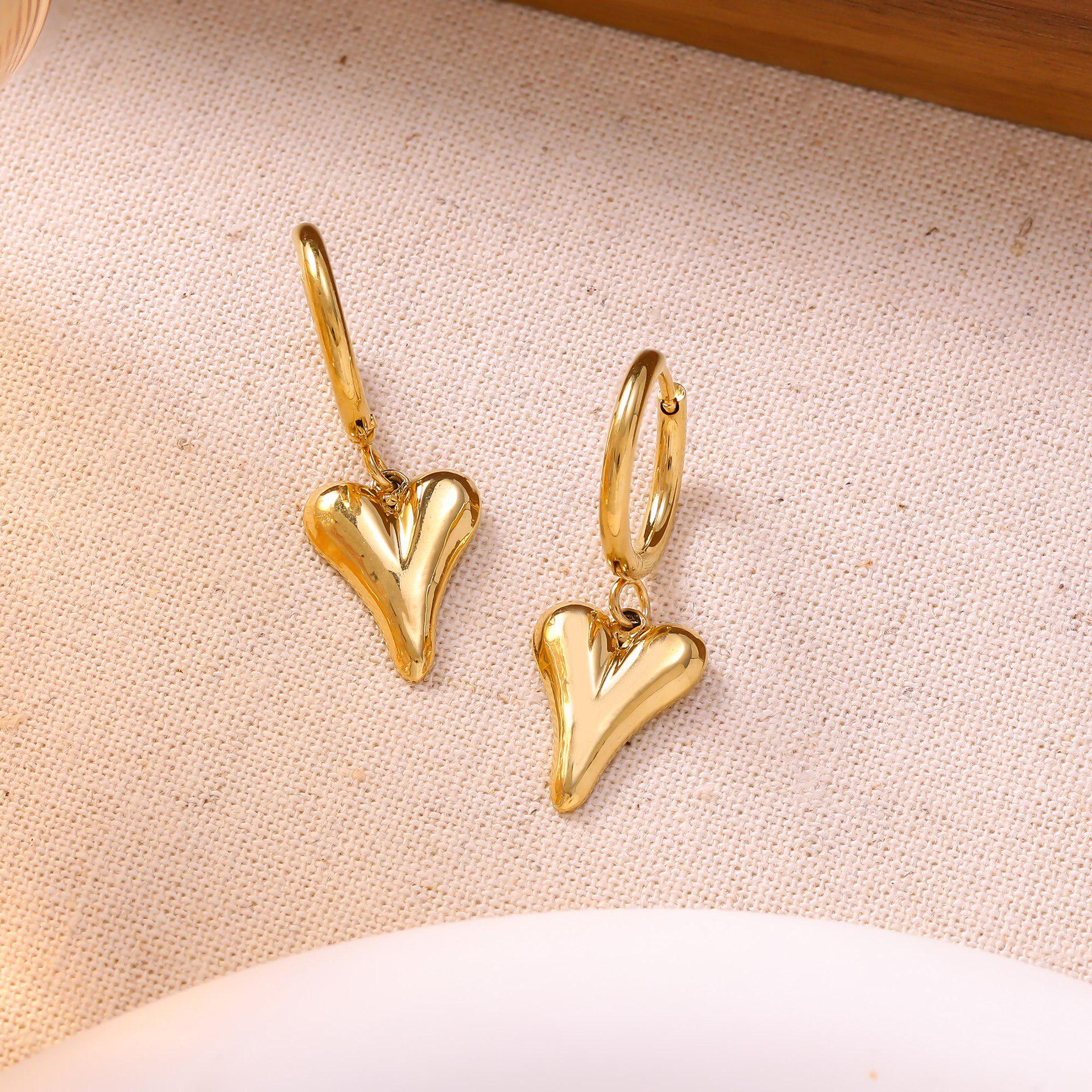 Gold-Plated Stainless Steel 3D Heart Pendant Earrings - Fashionable and Retro Trendy. золотой