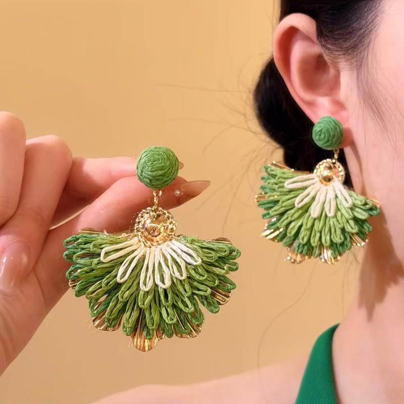 Silberne Schmetterlings- und Perlenohrringe - Elegante Sommermode für Frauen
