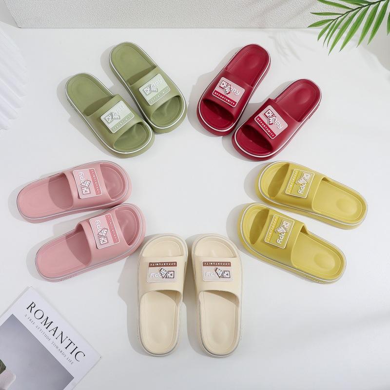 New non-slip slippers are comfortable to wear outdoors at home, lightweight thick-bottomed cool slippers