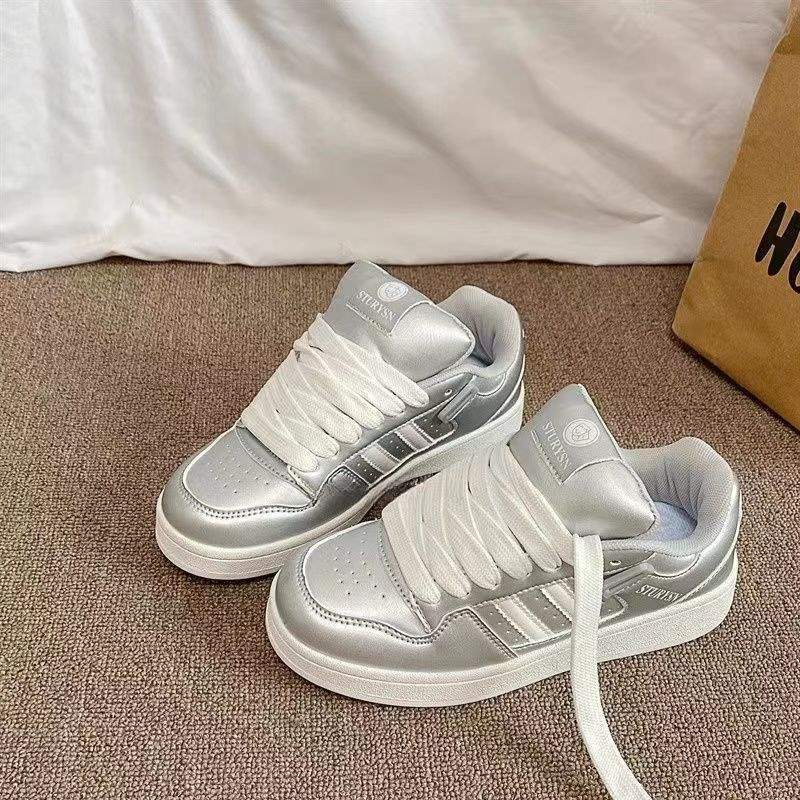 2025 autumn Hong Kong style new student versatile couple casual board shoes niche design bread shoes women ins tide