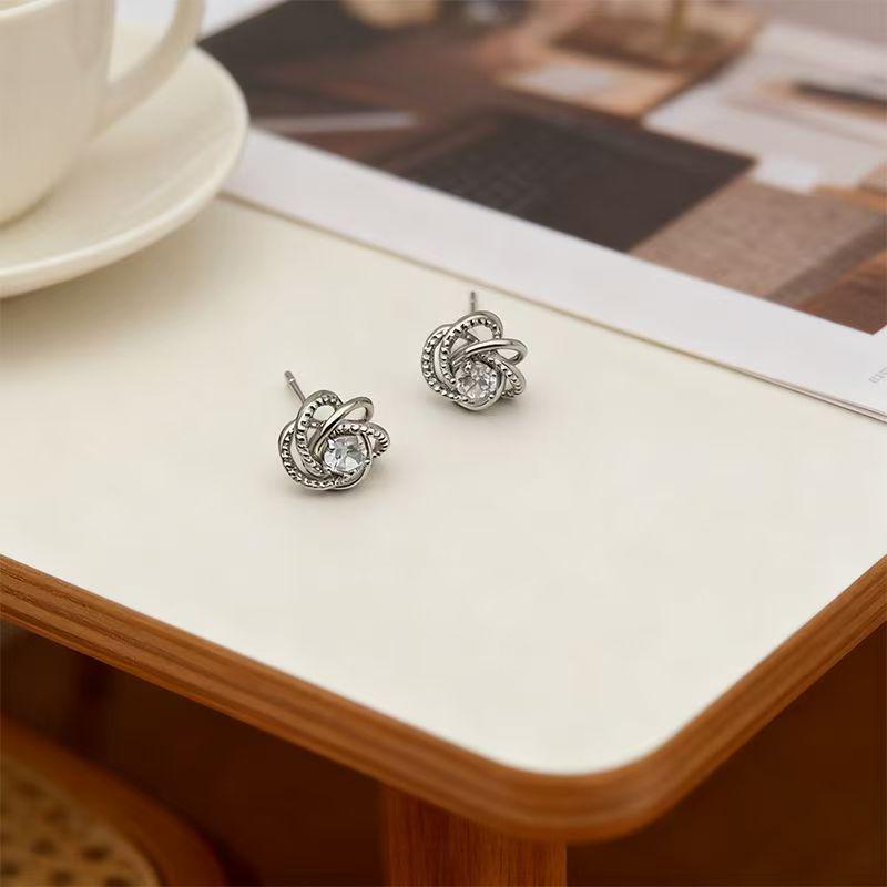 Kolczyki sztyfty S925 Srebrna Igła Kwiatowe z Diamentem - Prosta, Uniwersalna Biżuteria Damska