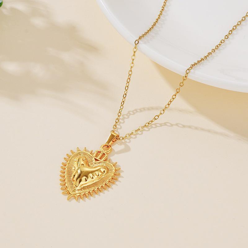 Luxurious 18K Gold Heart Pendant Necklace for Women - Stainless Steel