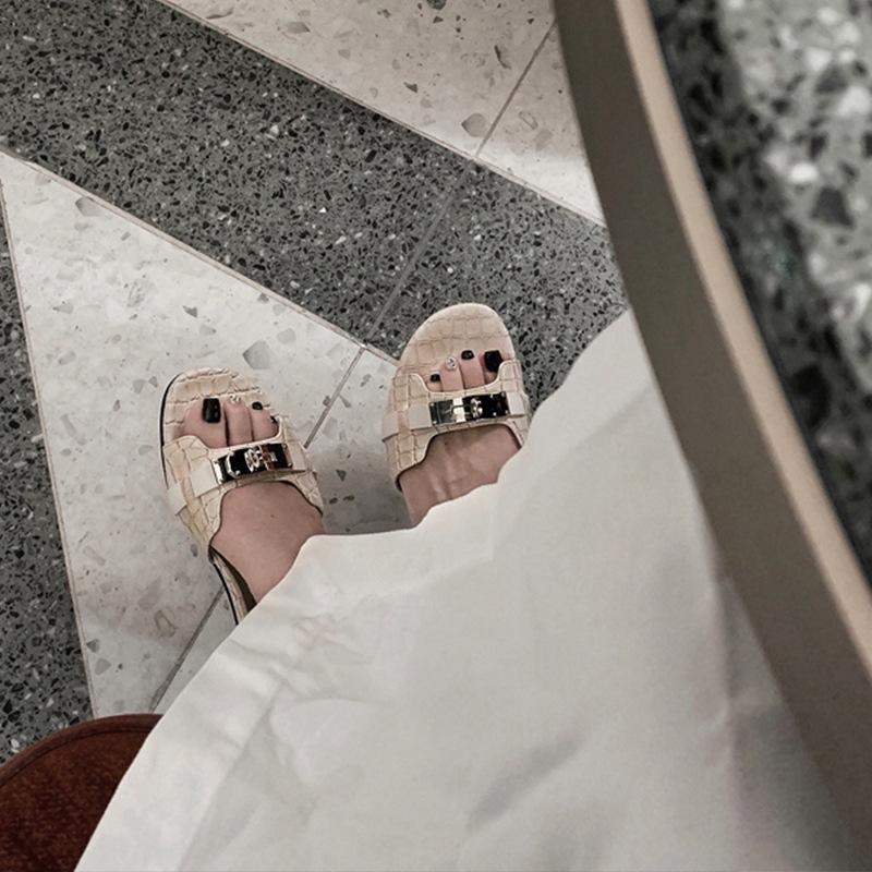 Leather version~ Small gold buckle crocodile pattern French one-word slippers, pregnant women wear sandals with soft bottom beach half slippers