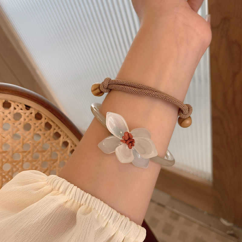 Acrylic flower woven wood bead two-piece bracelet light luxury niche fashion versatile high-end temperament jewelry