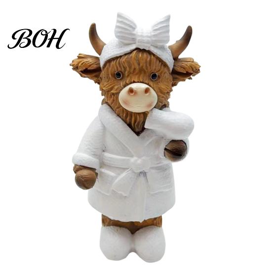 Cream Style Home Accessories Highland Cow Bathroom Figurine, Bathrobe Statue, Wateroroof Desktop Soft Decoration Animal Resin Ornament for Sink Shelf