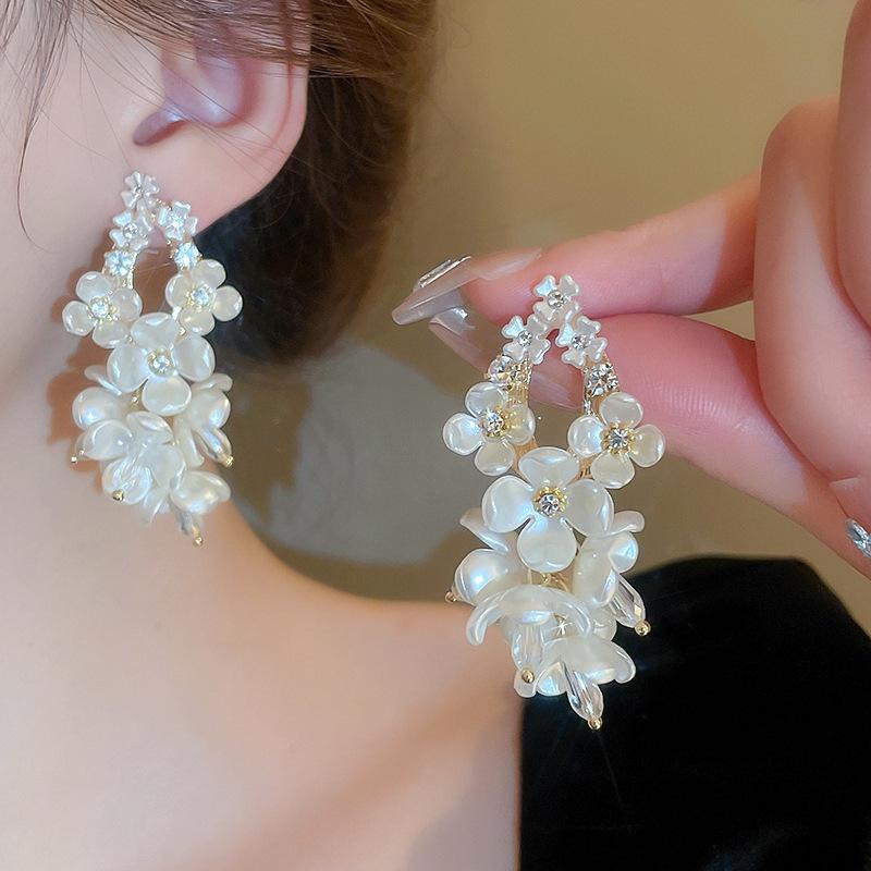 Elegant Pearl Petal Tassel Earrings - High-End, Versatile Design with a Touch of Luxury