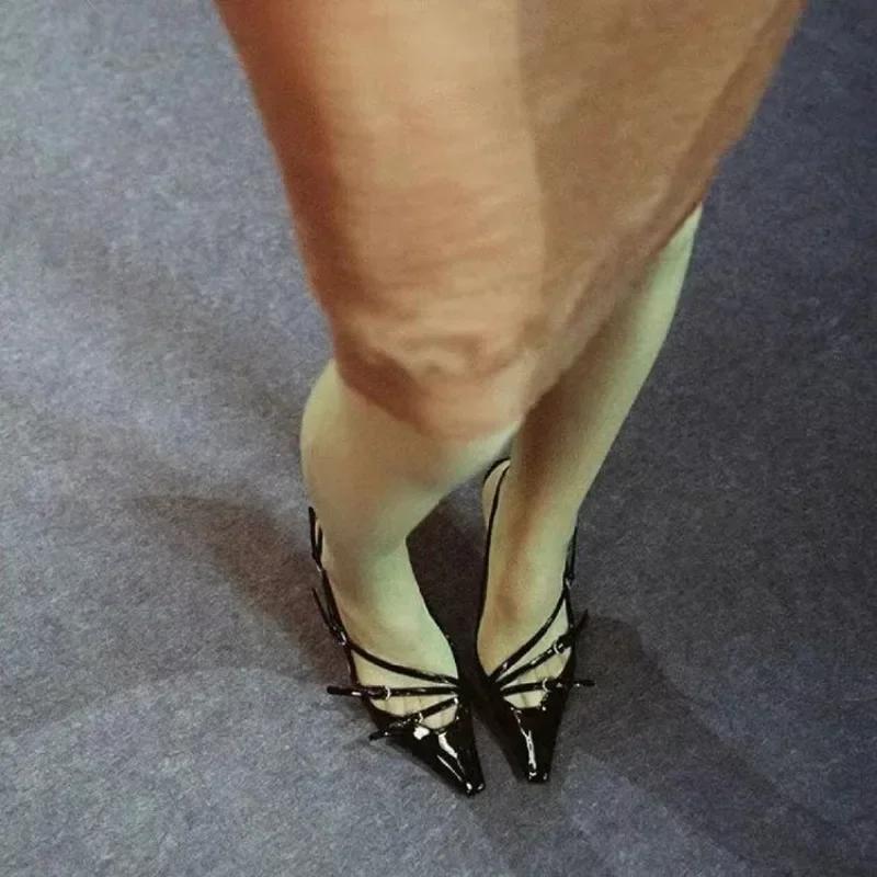 

Новая летняя модная обувь с острым носком, сандалии с неглубокой пряжкой, лакированные блестящие сандалии, женские сандалии 42