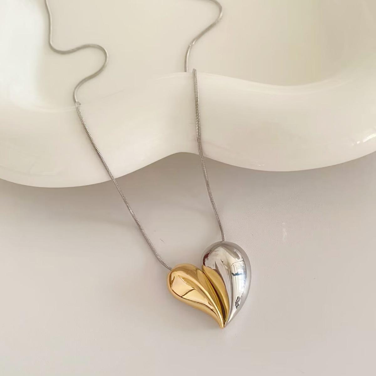 Chic Two-Tone Gold & Silver Spliced Heart Necklace: Versatile, Cool-Style Collarbone Chain