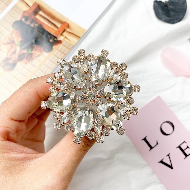 

New Luxury Diamond Inlaid Airbag Phone Stand With Scalable Lazy Water Anti Drop Popular Desktop Use