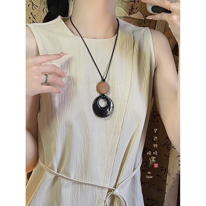Chinese Style Resin Circle Necklace - Retro Chic, Light Luxury, Versatile Sweater Chain for Women