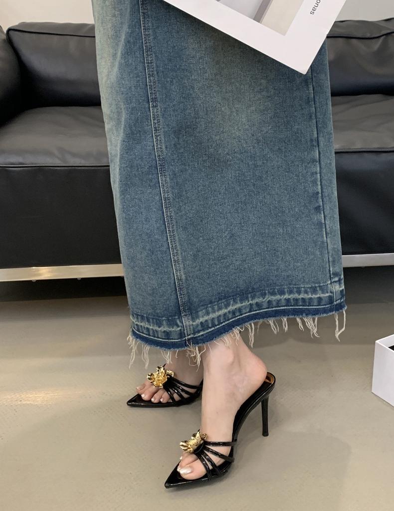 Celebrity one-word sandals 2025 summer new metal flower sexy open-toed high-heeled slippers