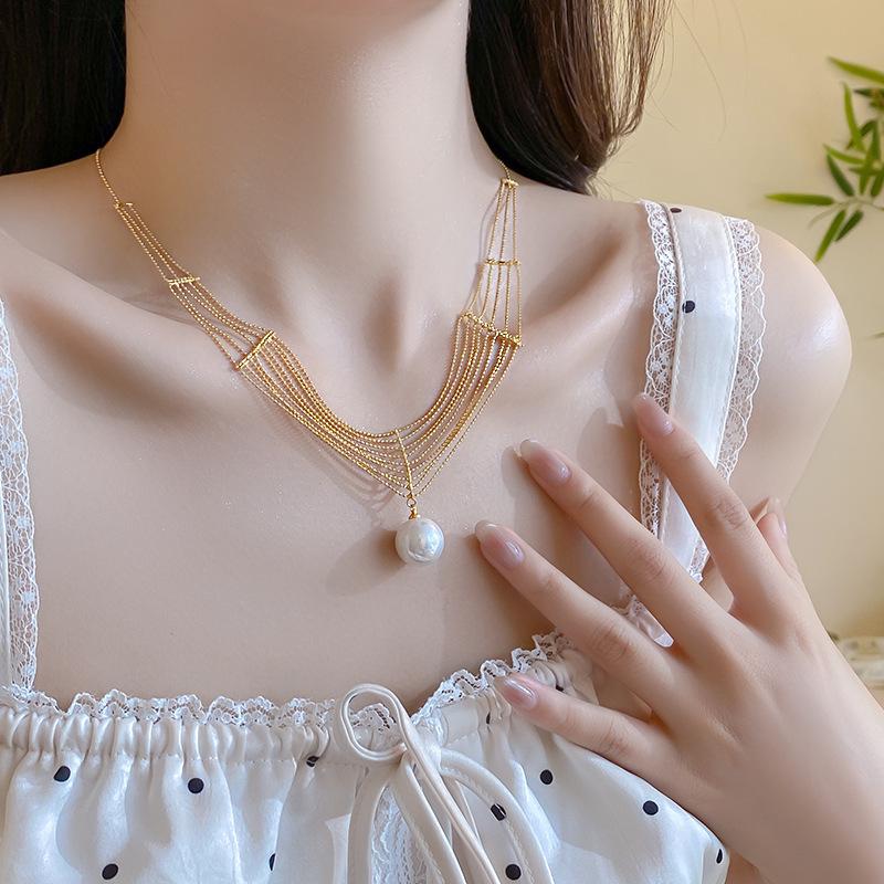Vintage Pearl Pendant Necklace - Elegant Court Style Choker with Metal Lace Design