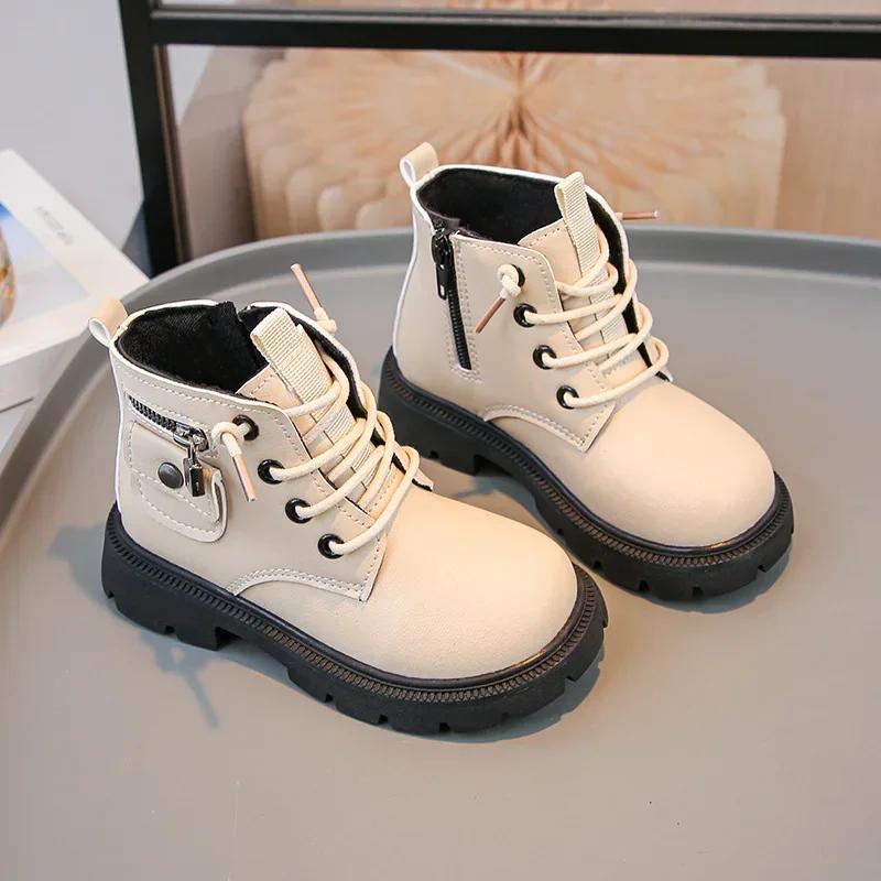 

Ботильоны для мальчиков и девочек, красивые модные мотоциклетные ботинки с металлическим замком, украшение на осень 2024 года, новые модные детские короткие ботинки 21 бежевый