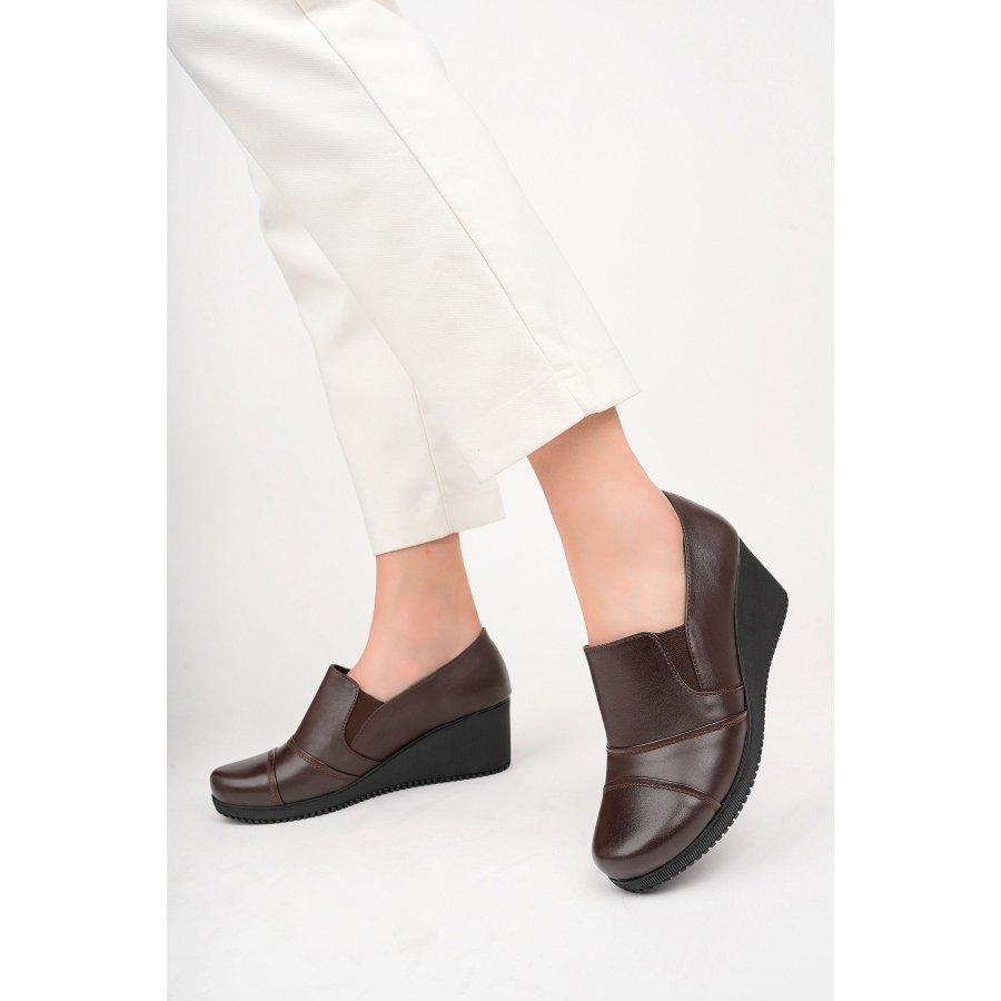 Damen Freizeitschuhe aus weichem Echtleder mit Keilabsatz