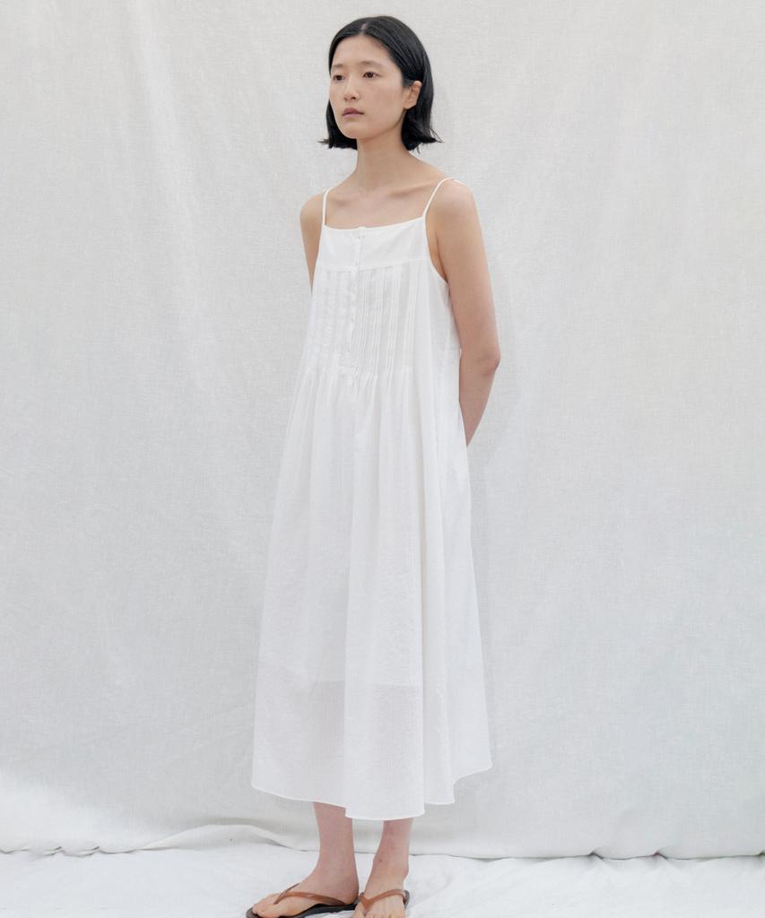 STEP AROUND Pintuck Button Slip Dress_White