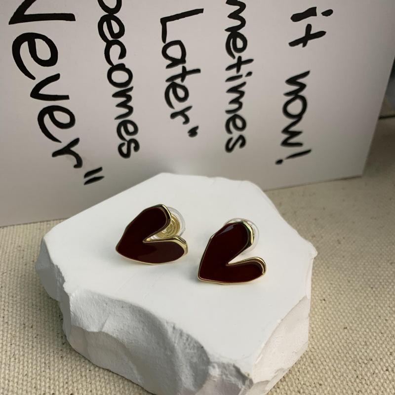 Retro Red Heart French Drip Clip-On Earrings for Women - Fashionable, Painless, No Piercing Required.