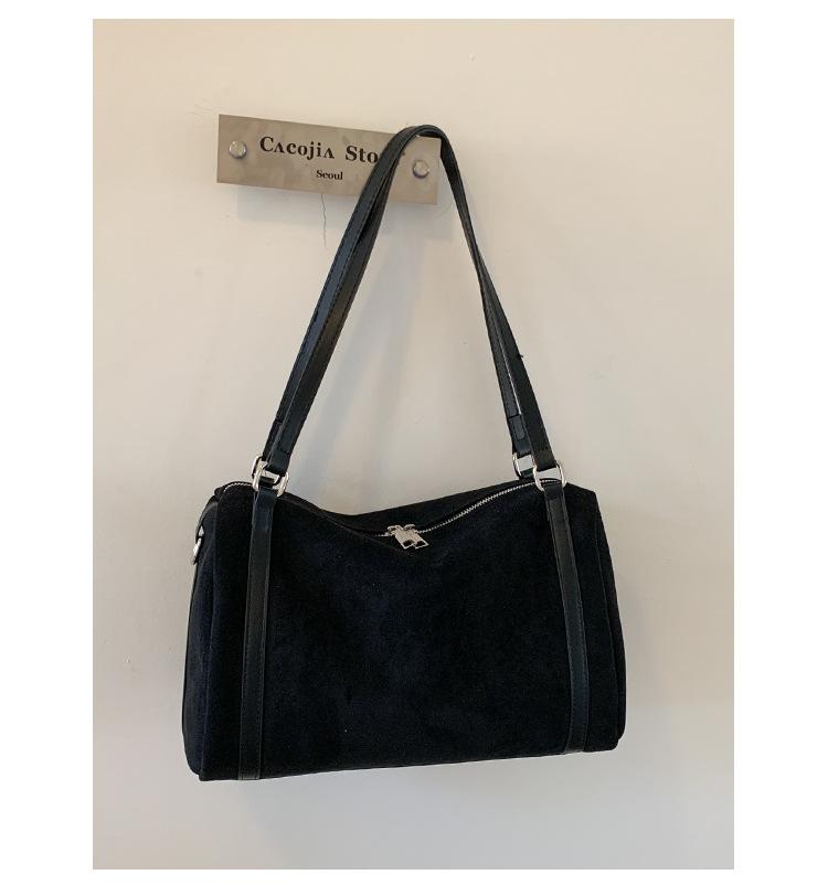 

Women s matte retro shoulder messenger bag, new large-capacity tote bag, new work commuter armpit bag