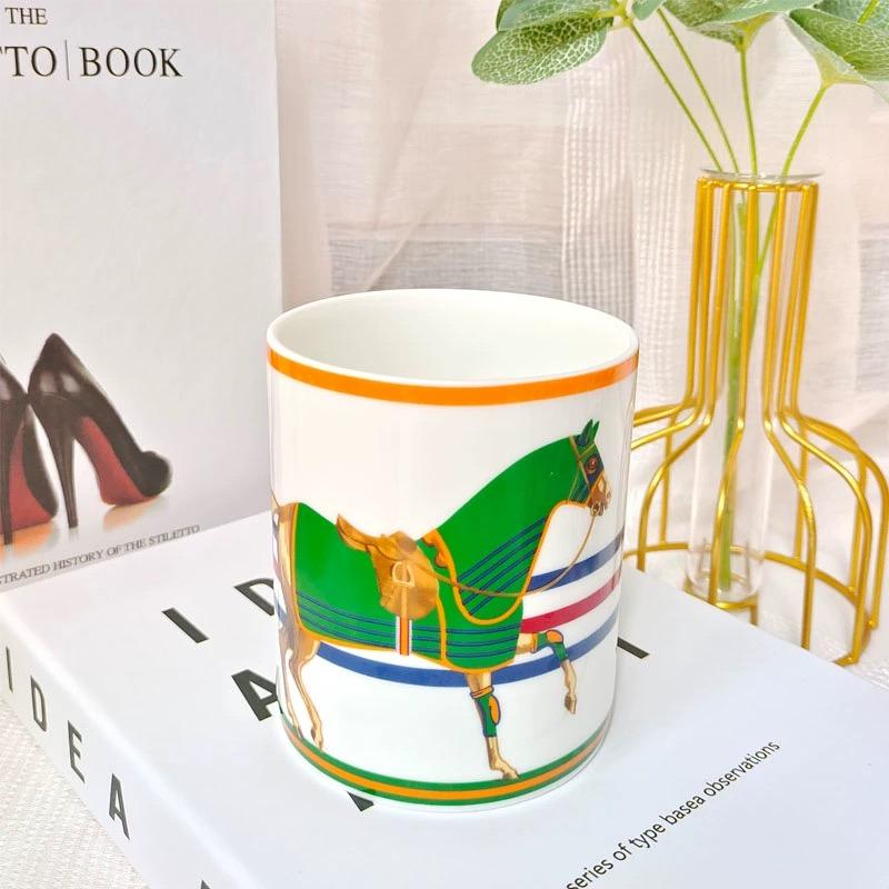 Europäischer Leichter Luxus Fortschrittliches Knochenporzellan Tasse Becher Becher Exquisite Nachmittagstee Hochwertige Tasse Wasserbecher Kaffeetasse Weihnachtsgeschenke