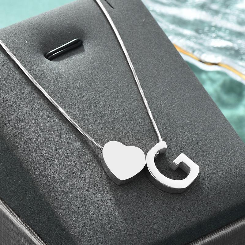 Elegante Colar com Pingente de Coração com Alfabeto Personalizado em Aço Inoxidável para Mulheres