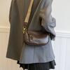 Beliebte Tasche Damen neue Nischendesign Damen Schultertasche Temperament vielseitig trendige Umhängetasche kleine Tasche Mode Messenger