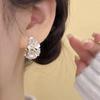 Elegant Floral Stud Earrings: Exquisite Vacation Style, Luxury Niche Design, Versatile and Fashionable.