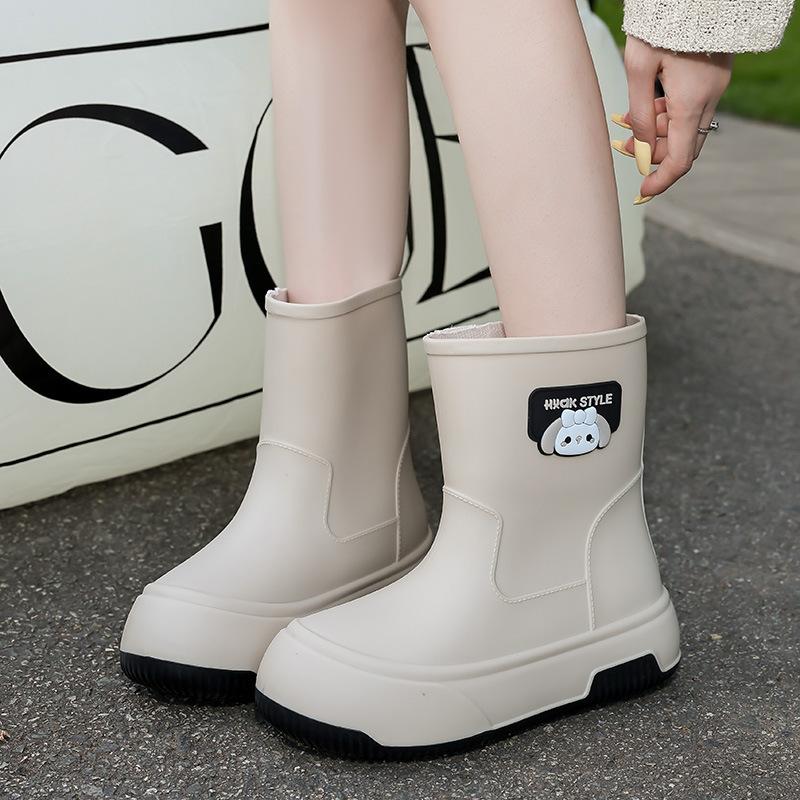 

2025 новая водонепроницаемая дождевая обувь женская модная теплая короткая дождевая обувь платформа интернет-знаменитости водная обувь резиновая обувь на мягкой подошве 41