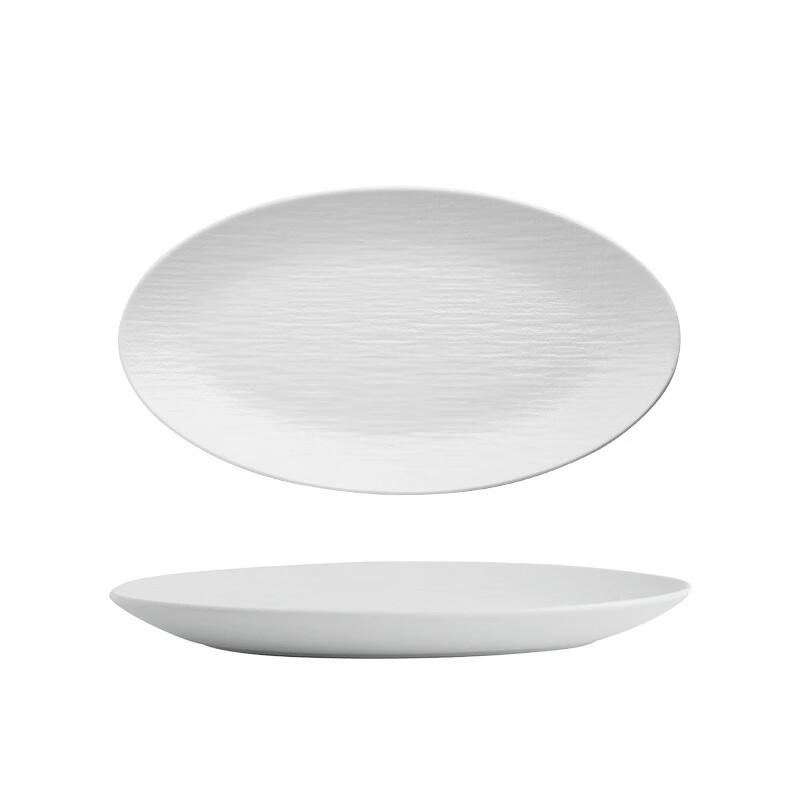 Owalny ceramiczny talerz rybny w stylu nordyckim