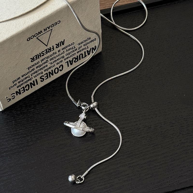 Nieuwe Parel Saturnus Hanger Ketting Premium Trekkoord Verstelbaar Herfst en Winter Accessoires Premium Trui Ketting