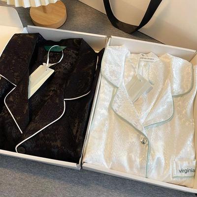 "Spring Couple's Luxury Ice Silk Pajamas Set - Μακρυμάνικο μπλουζάκι & ζακάρ παντελόνι"