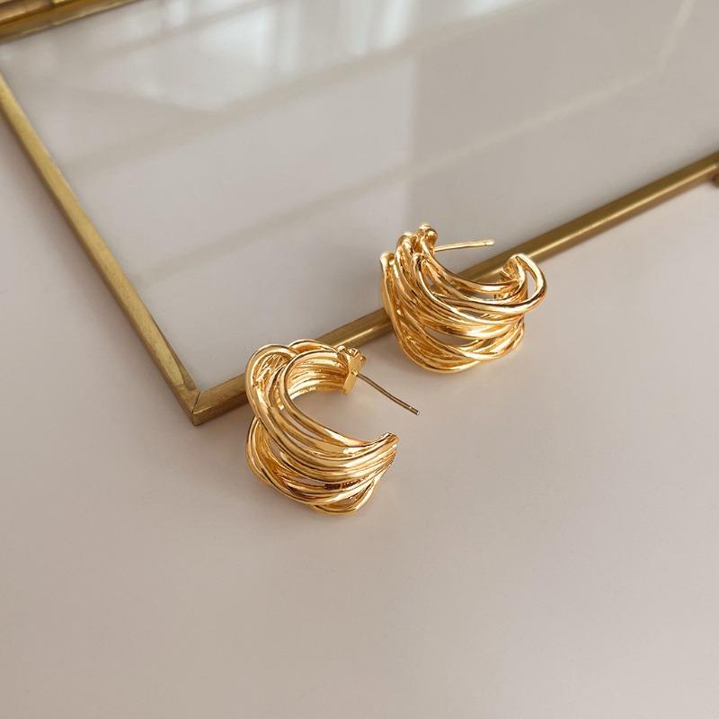 Retro fashion oil-dripping earrings niche temperament medieval style earrings personality high-end pearl earrings