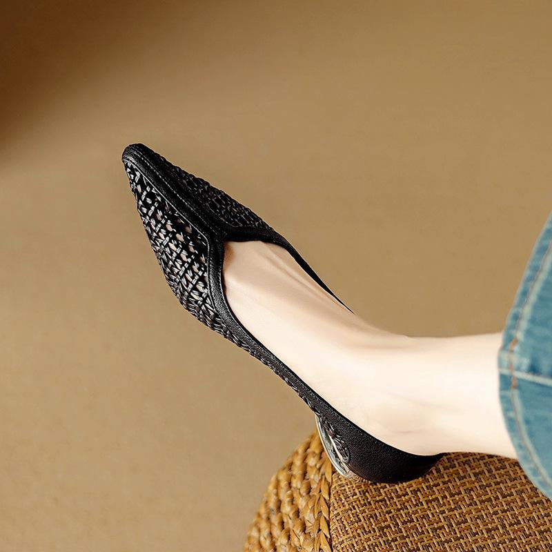 Französische gewebte Retro-Hollow-Light-Mund-Einzelschuhe Nische Leichter Luxus Spitz V-Mund Weiche Sohle Bequeme Mode Mutter Schuhe