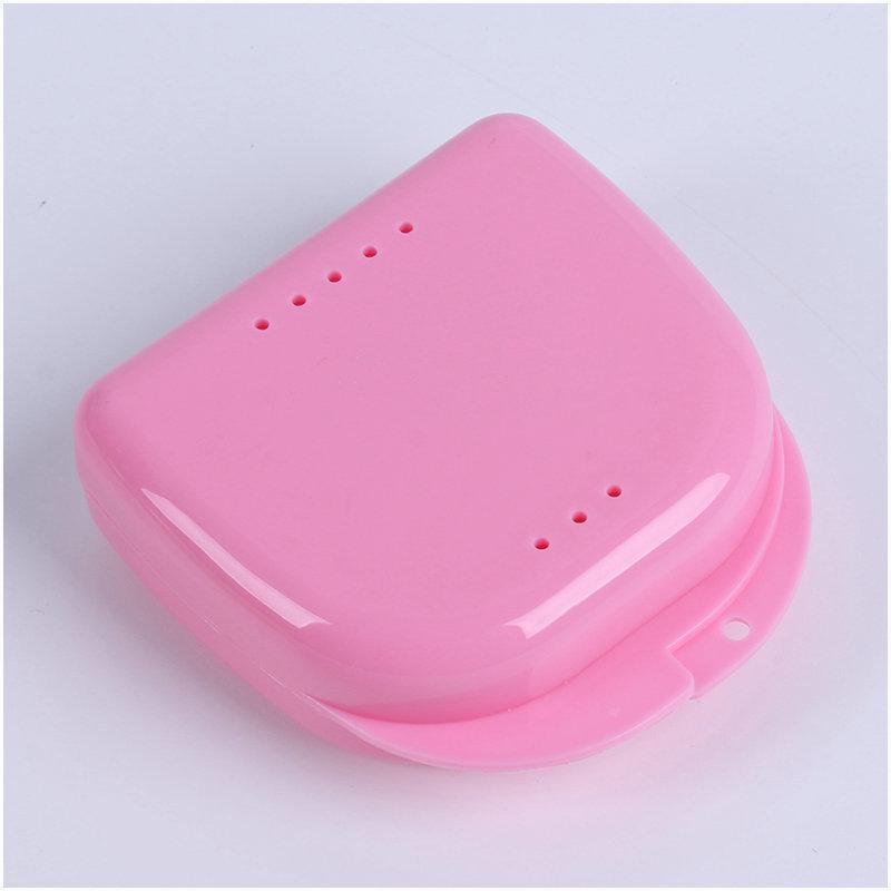 

Коробка для хранения ортодонтических ретейнеров для брекетов розовый