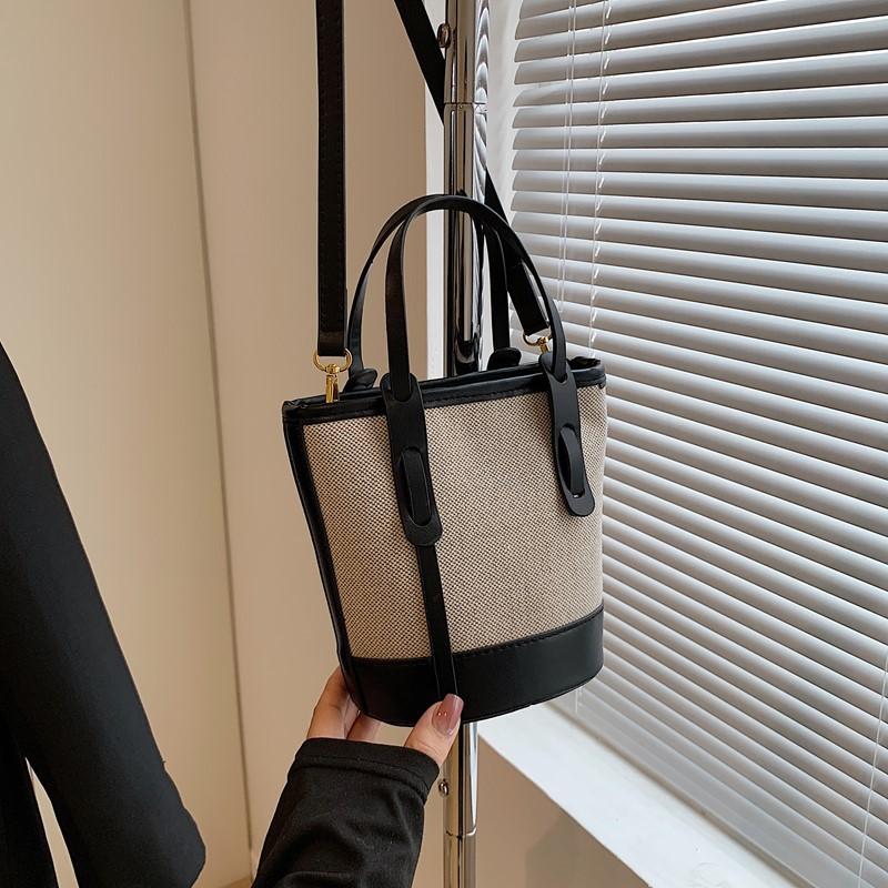 This year, the popular contrasting color bucket bag women's 2025 new niche fashion portable shoulder bag high-end messenger bag