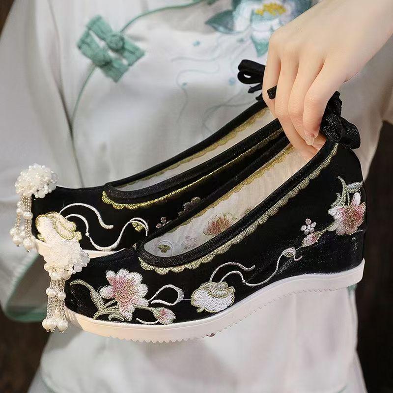 Woman Increased Internal Embroidered Shoes Shallow Ankle Strap Cocked Shoes Toe String Bead Tassel Red Wedding Shoes Hanfu Shoes