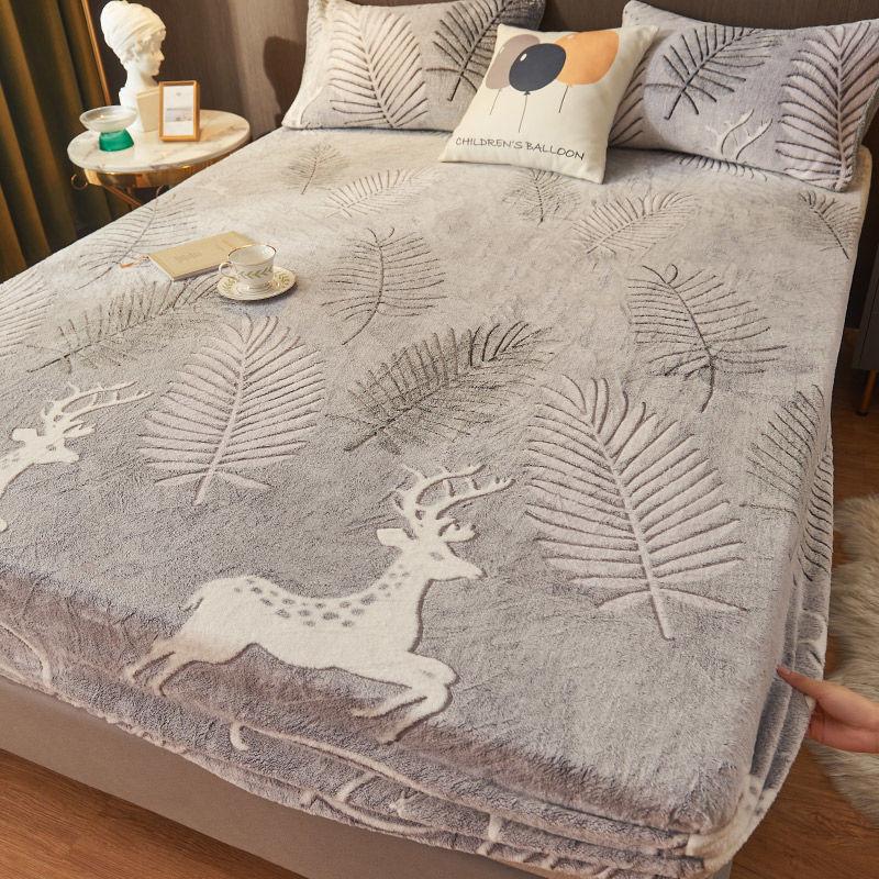 

Зимний двусторонний комплект подушек для кровати «Снежный флейв», состоящий из трех частей, плюс толстая теплая плюшевая простыня с защитой от катания Queen