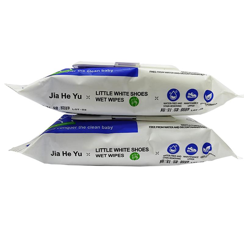 Cleaning wipes for emergency stain removal, portable bag of 50 pieces