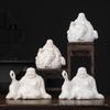 Ornamento de Buda Maitreya em Porcelana Branca Dehua Estilo Chinês com Pintura Dourada - Presente Cerâmico para Casa ou Carro.