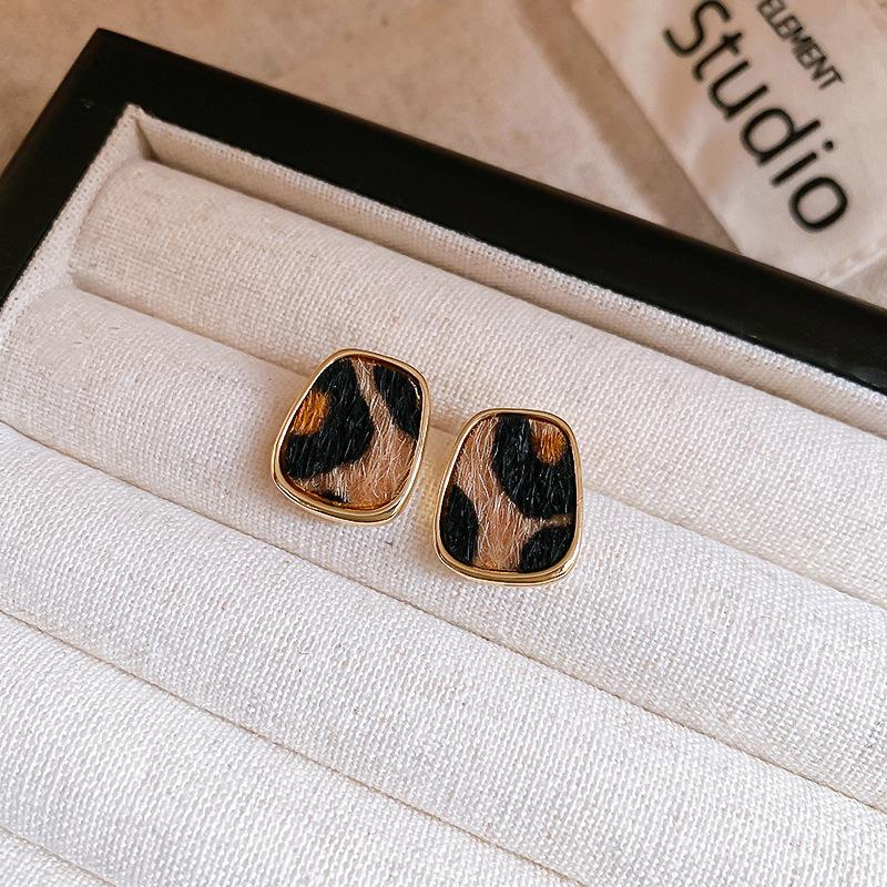 Silver Needle Retro Coffee Leopard Print Round Flower Stud Earrings Temperament Maillard Earrings Autumn and Winter Premium Earrings
